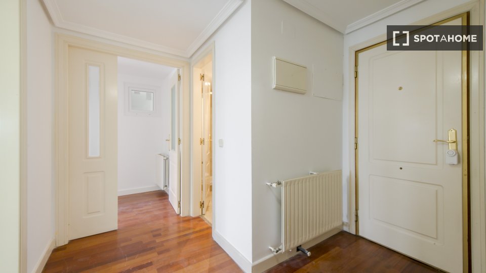 Double room Madrid, 8 beds — photo 4