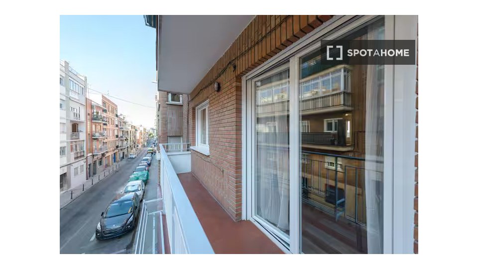 Double room Madrid, 2 beds — photo 17