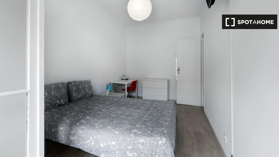 Double room Lisbon, 9 beds — photo 16