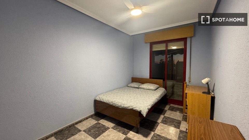 Double room Madrid, 5 beds — photo 4