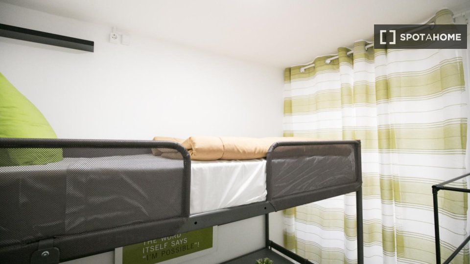 Double room Lisbon, 20 beds — photo 30