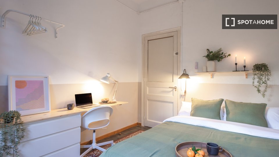 Double room Barcelona, 5 beds, 120m² — photo 12