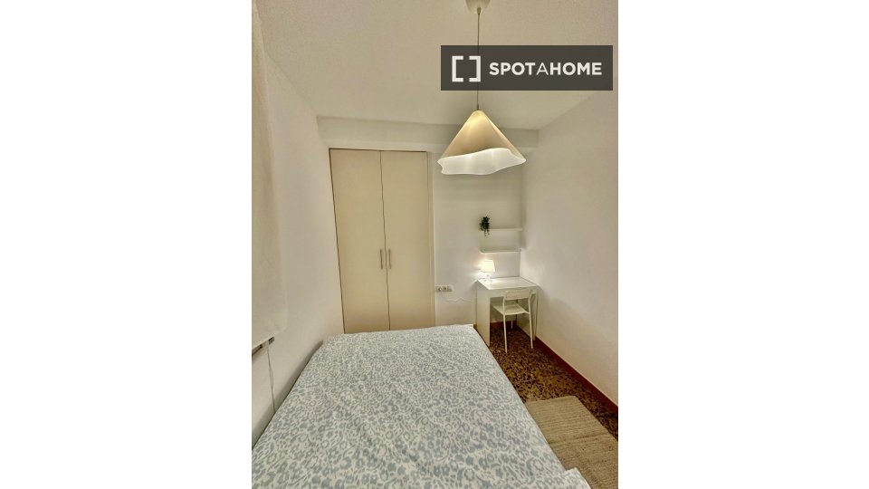 Double room Barcelona, 3 beds, 135m² — photo 17