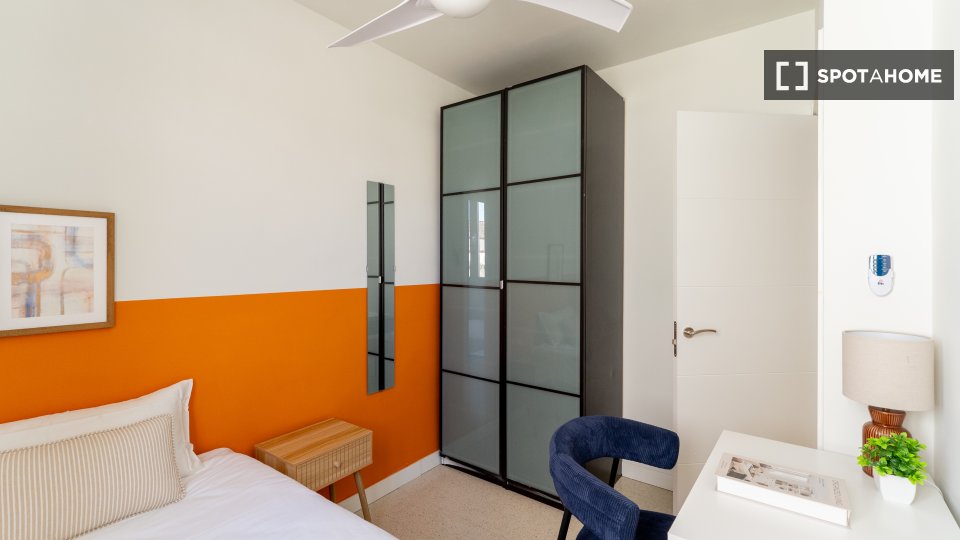 Double room Madrid, 3 beds — photo 16