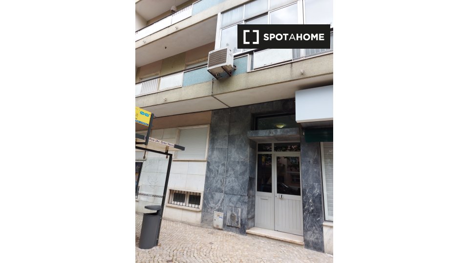 Double room Lisbon, 4 beds, 110m² — photo 4
