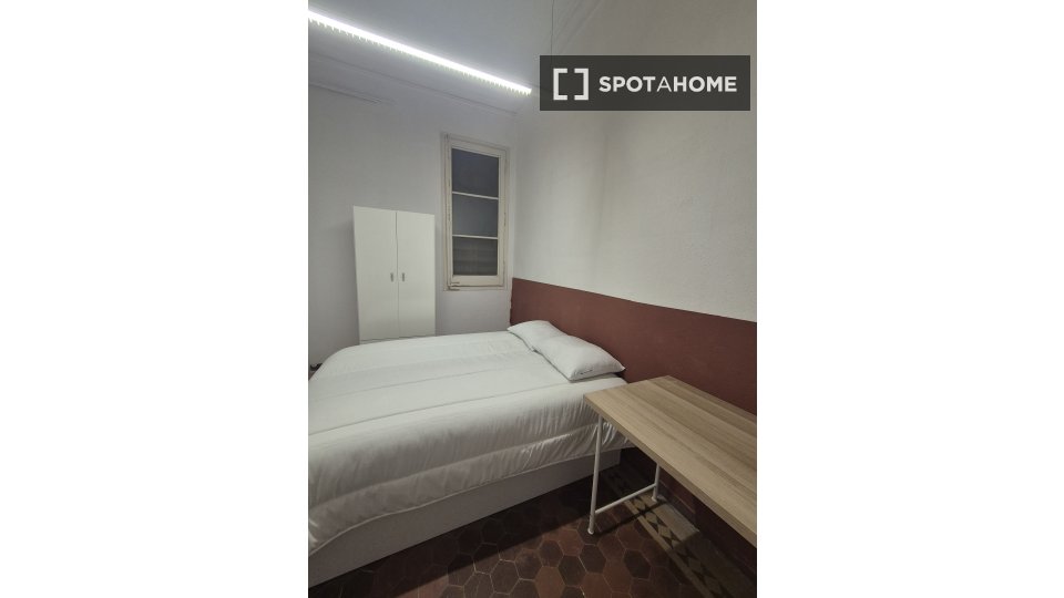 Double room Barcelona, 10 beds, 150m² — photo 3