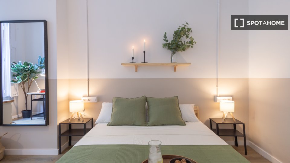 Double room Barcelona, 8 beds, 239m² — photo 1