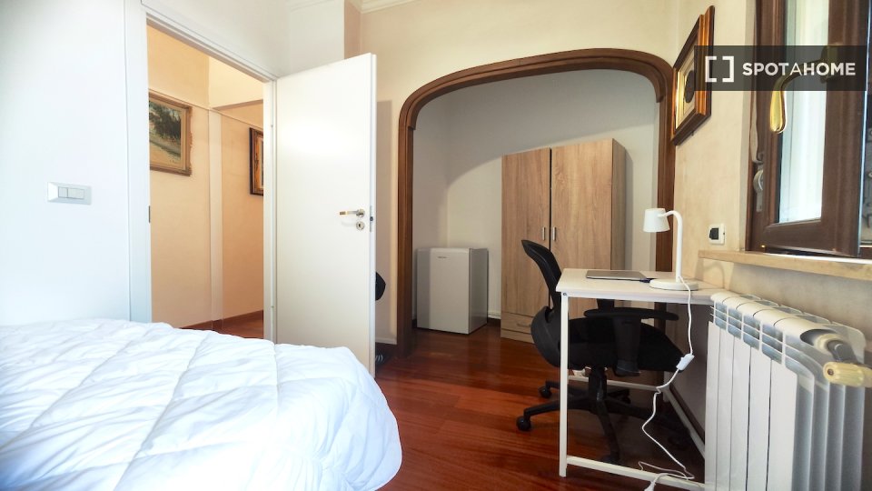 Double room Rome, 3 beds — photo 33