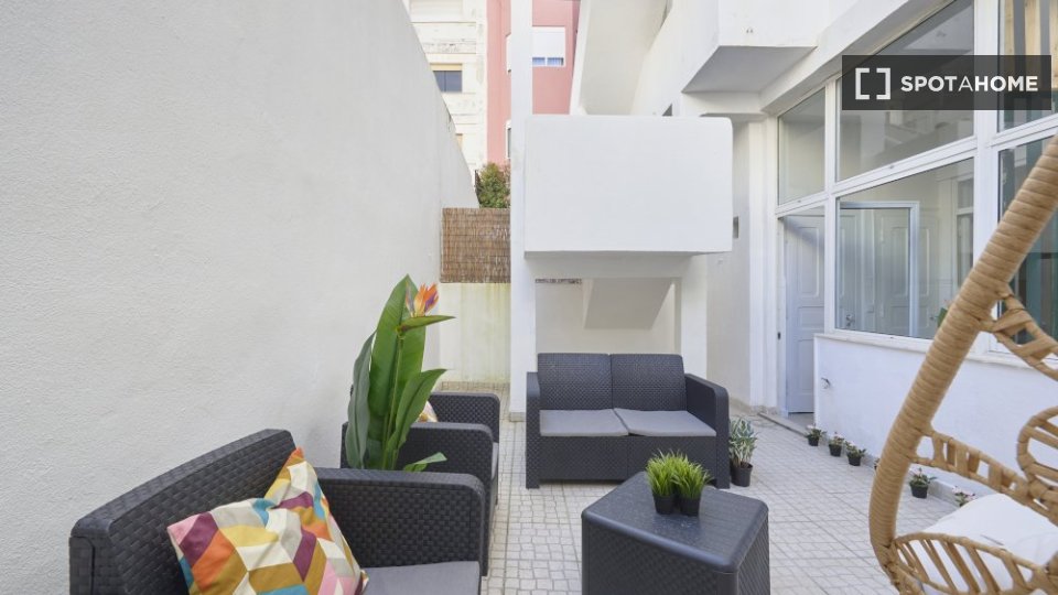 Double room Lisbon, 5 beds — photo 11