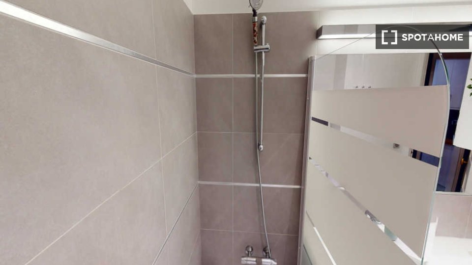 Double room Paris, 4 beds, 80m² — photo 4