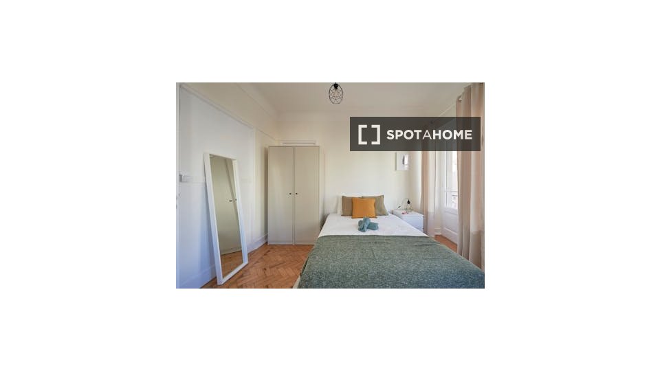 Double room Lisbon, 5 beds — photo 19