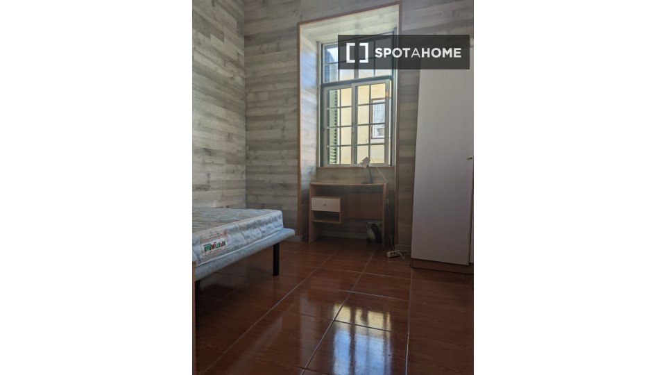 Double room Coimbra, 5 beds — photo 12