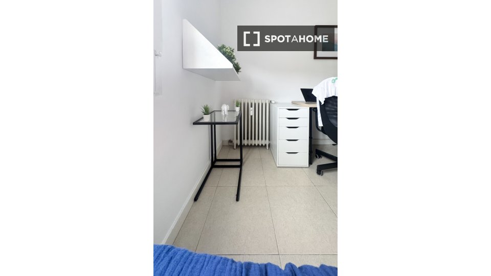 Double room Madrid, 5 beds — photo 1