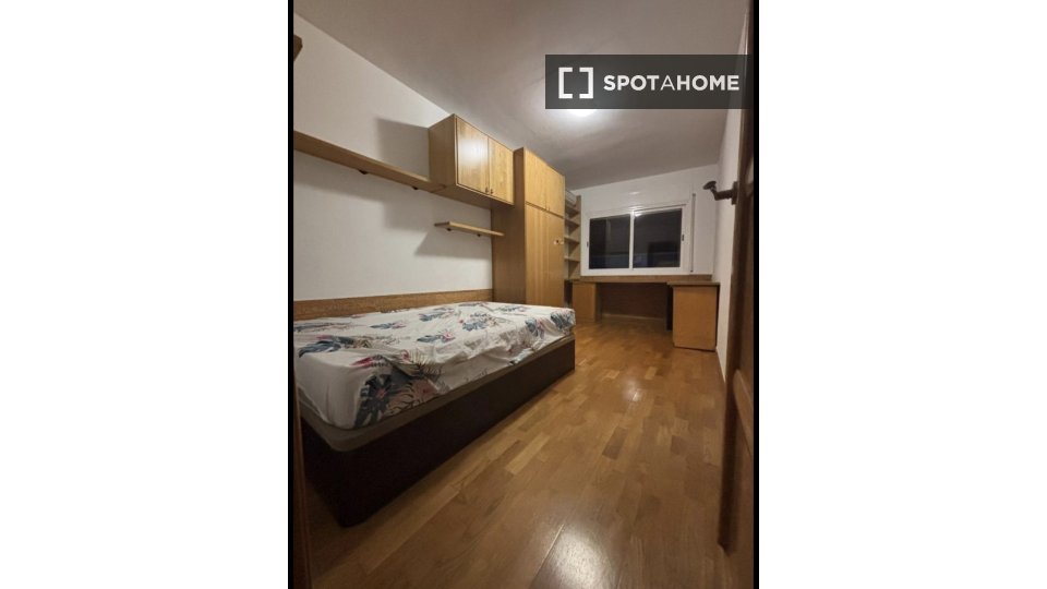 Double room Barcelona, 3 beds, 120m² — photo 1