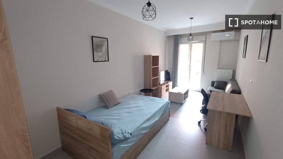 Double room Thessaloniki, 3 beds, 70m² — photo 5