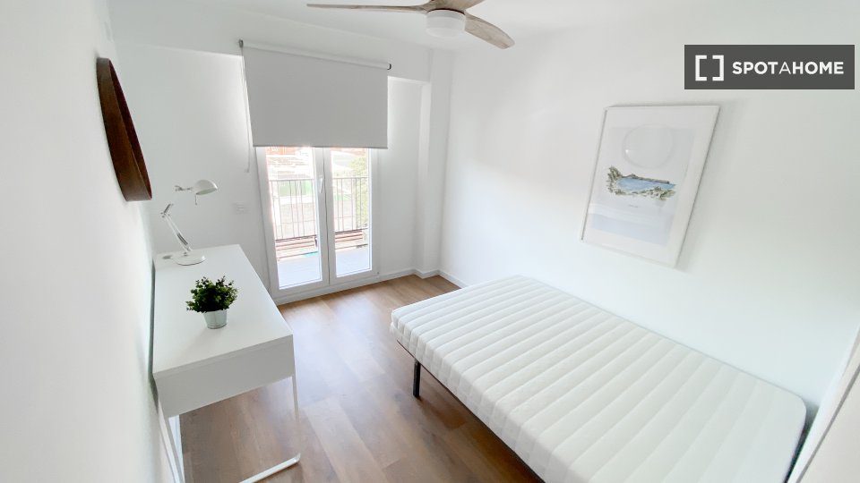 Double room Valencia, 5 beds, 110m² — photo 17