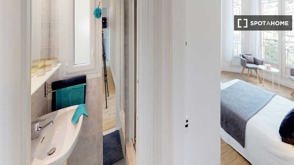 Double room Paris, 6 beds, 120m² — photo 16