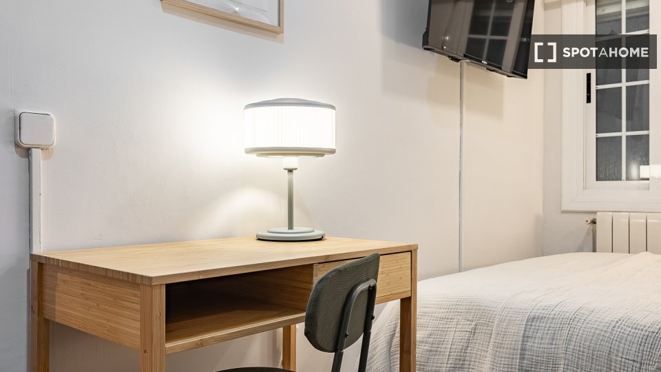 Double room Barcelona, 5 beds, 95m² — photo 15