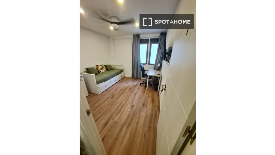 Double room Valencia, 4 beds, 75m² — photo 3