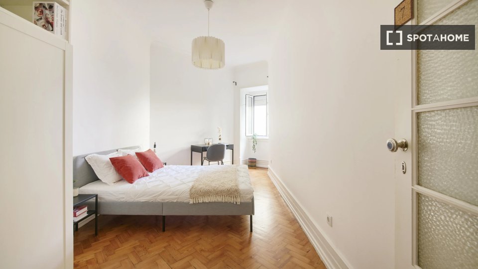Double room Lisbon, 9 beds — photo 1