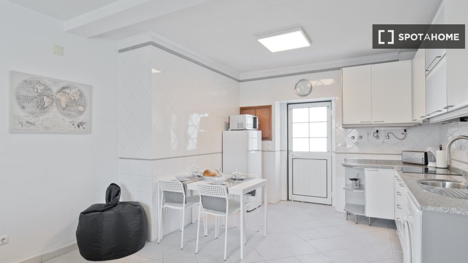 Apartment Lisbon, 2 beds, 50m² — photo 14