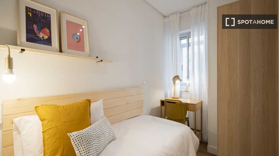 Double room Madrid, 16 beds — photo 40
