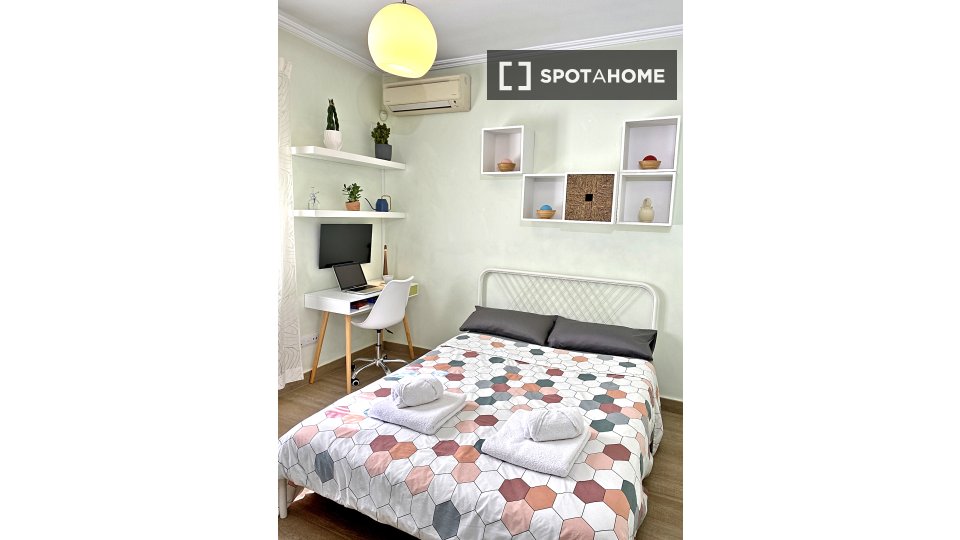 Double room Madrid, 3 beds, 9m² — photo 16