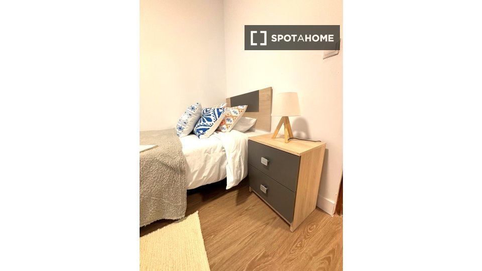 Double room Madrid, 8 beds, 170m² — photo 11