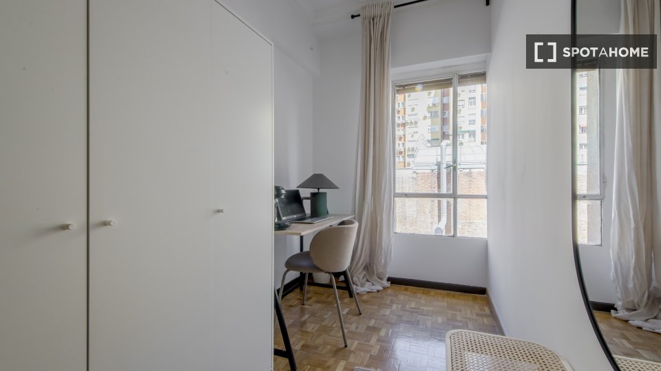 Double room Madrid, 8 beds — photo 12