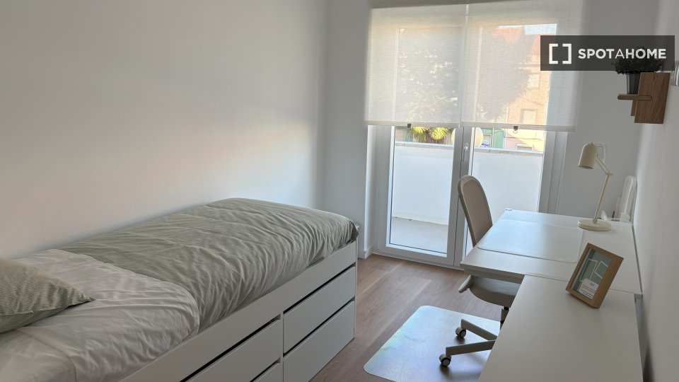 Double room Lisbon, 4 beds, 90m² — photo 11