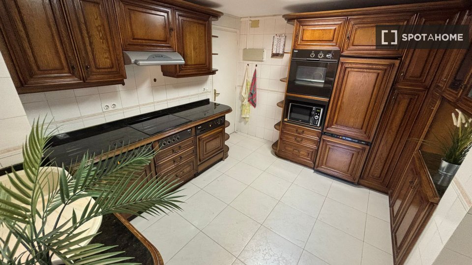 Double room Madrid, 9 beds, 200m² — photo 8