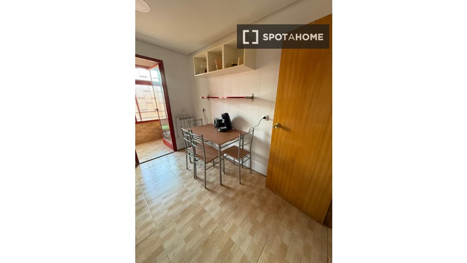 Double room Madrid, 5 beds — photo 16