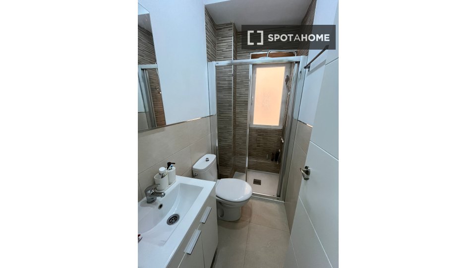 Double room Madrid, 6 beds — photo 4