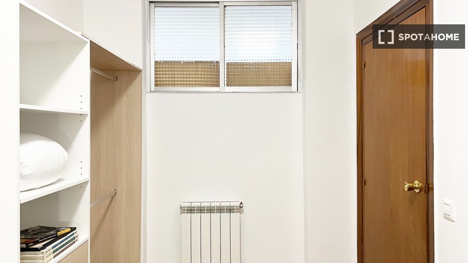 Double room Madrid, 9 beds, 200m² — photo 13