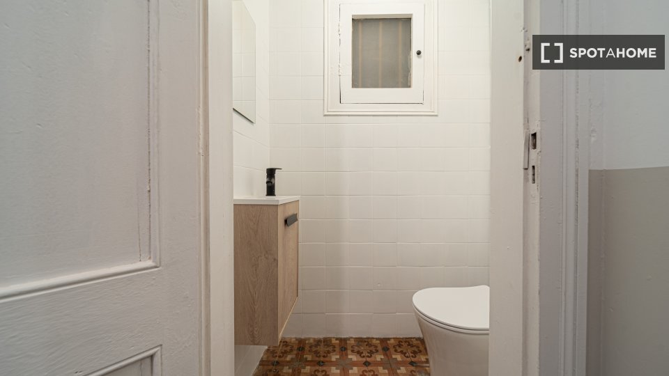 Double room Barcelona, 9 beds, 200m² — photo 18