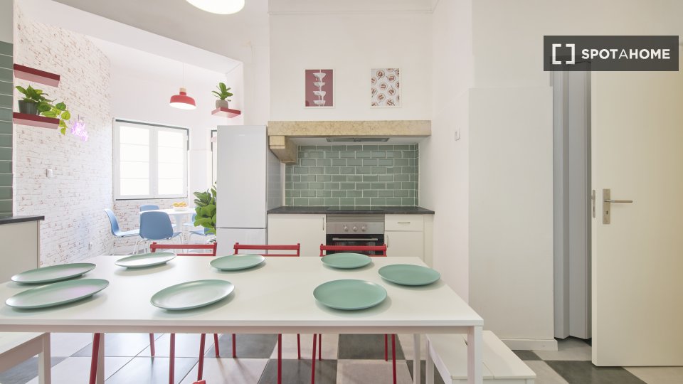 Double room Lisbon, 12 beds — photo 52