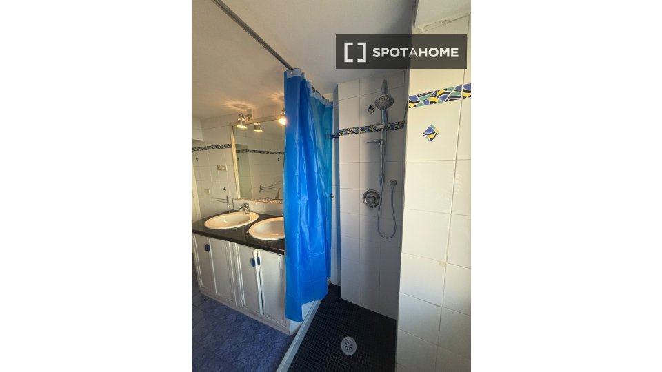 Double room Rome, 3 beds — photo 11