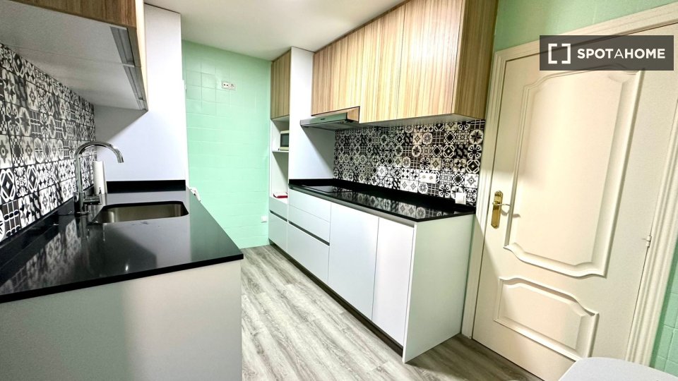 Double room Madrid, 3 beds — photo 16