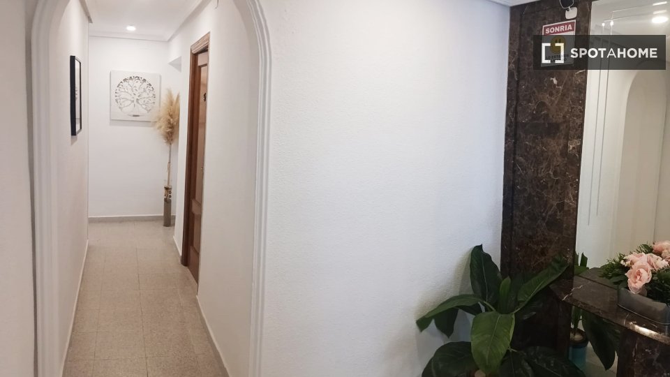 Double room Alicante, 6 beds, 110m² — photo 18