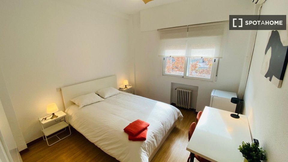 Double room Madrid, 6 beds — photo 18