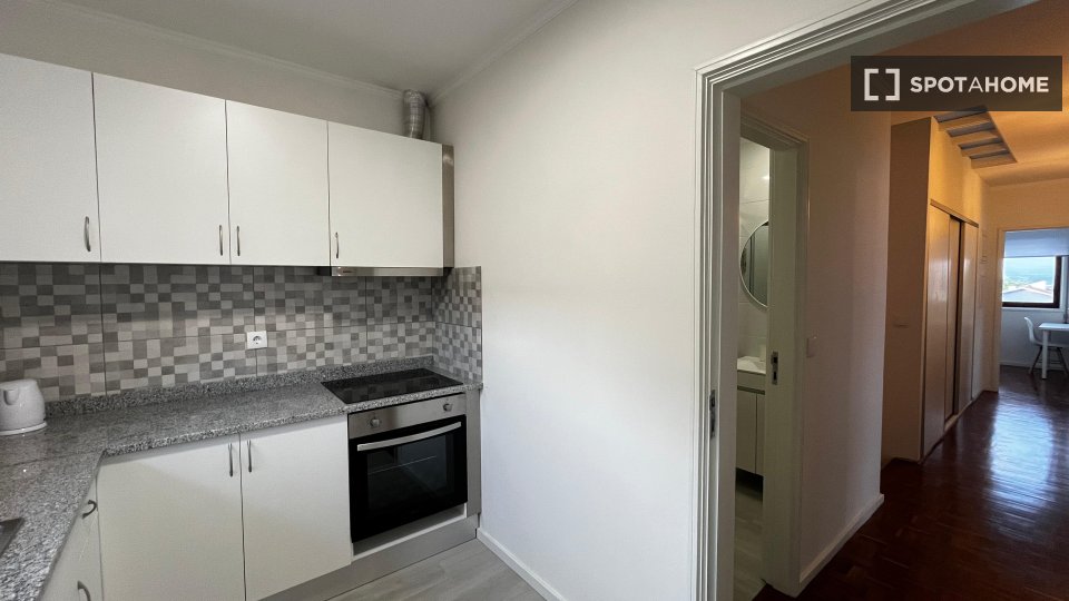 Double room Porto, 3 beds, 80m² — photo 17
