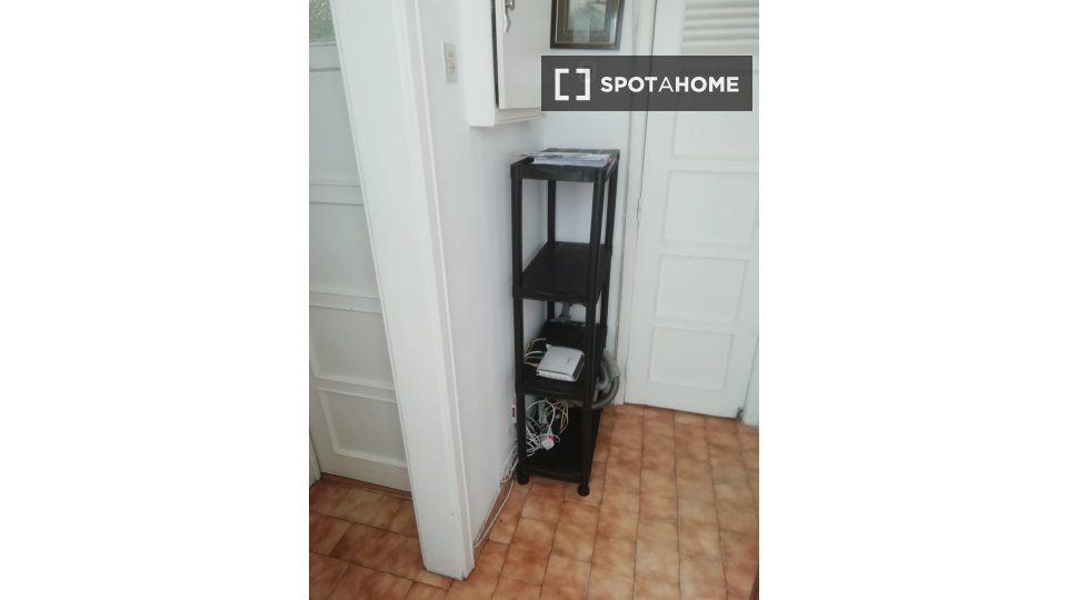 Double room Lisbon, 3 beds — photo 14