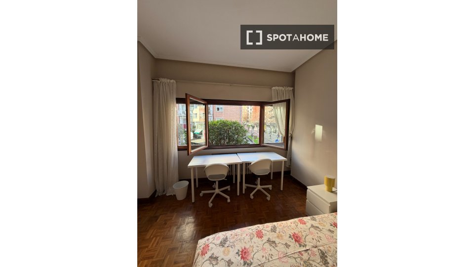 Camera doppia Bilbao, 4 camere, 85m² — foto 2