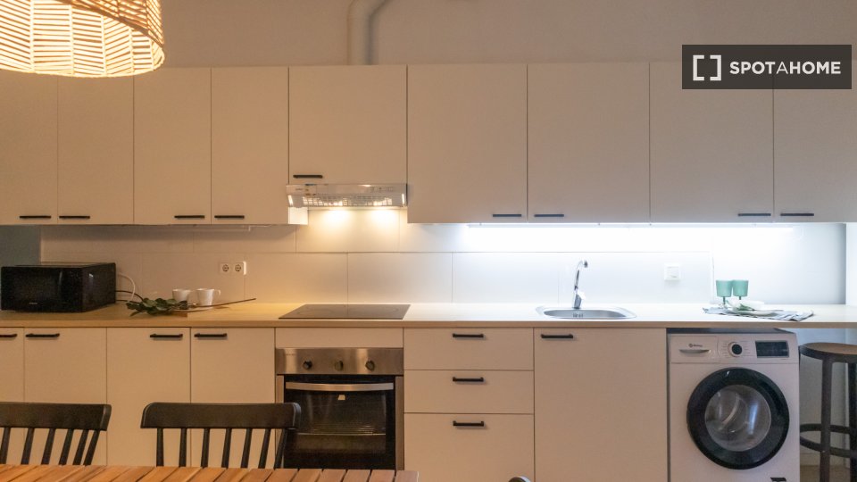 Double room Madrid, 7 beds, 160m² — photo 30