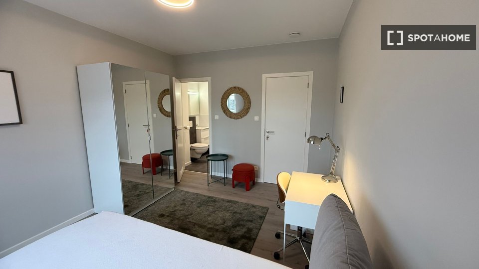 Double room Brussels, 5 beds — photo 21