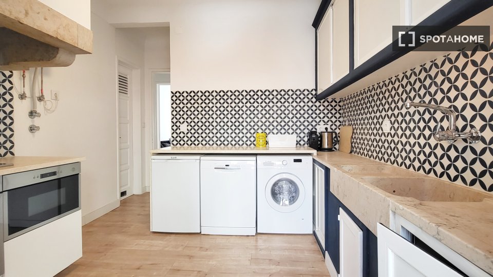 Apartment Lisbon, 2 beds, 97m² — photo 15