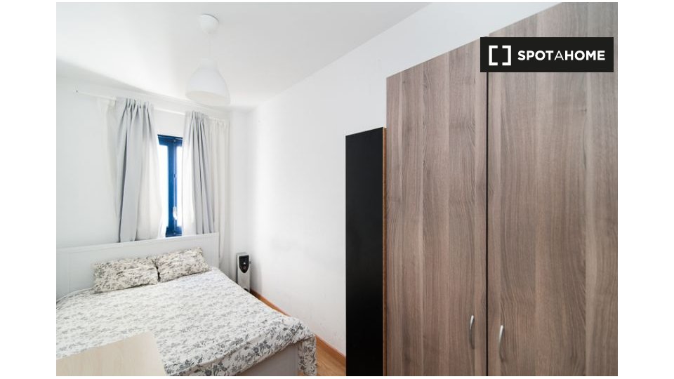 Double room Madrid, 7 beds, 140m² — photo 11