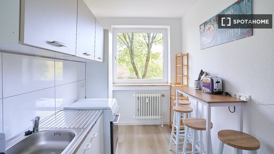 Double room Dusseldorf, 3 beds, 61m² — photo 6