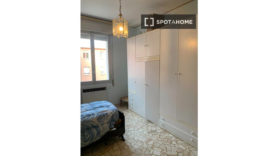 Double room Bologna, 3 beds — photo 9