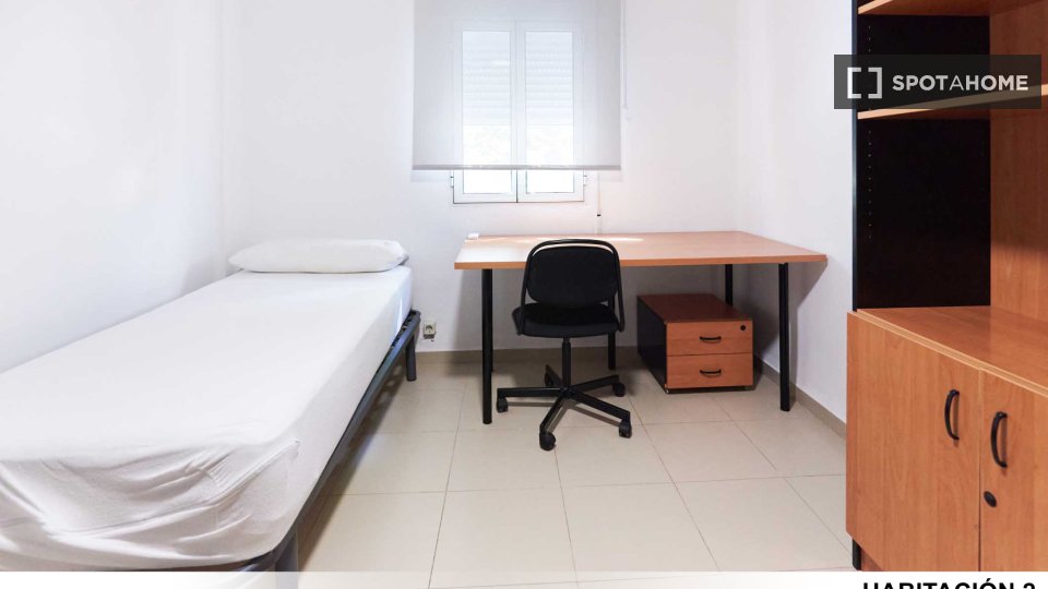 Double room Seville, 3 beds — photo 36